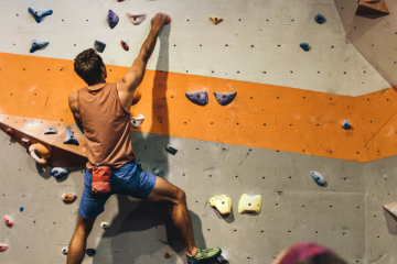 What is Bouldering? – An Introductory Guide to Climbing Without Ropes